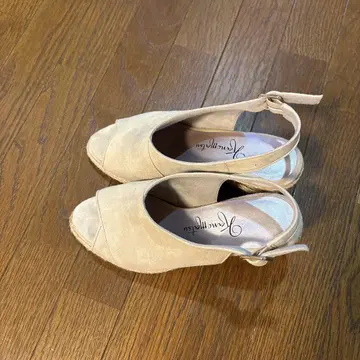 베이지 스웨이드 오픈토 샌들
