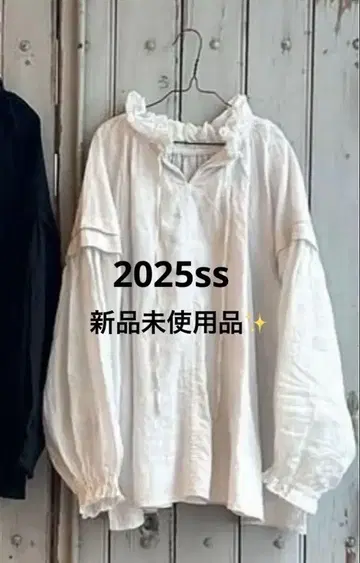 네스트로브 블라우스