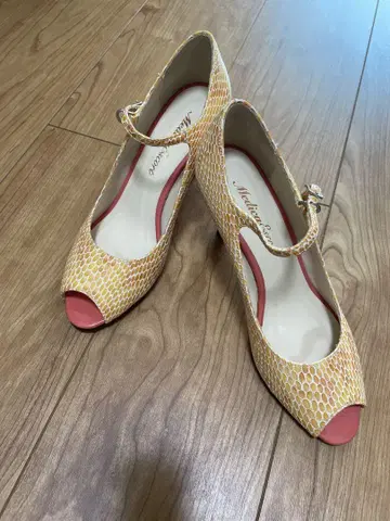 [ 미사용 새상품 ] Medica Escort 스트랩 하이힐 23cm