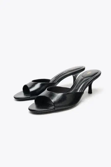 ZARA 에나멜 가죽풍 샌들 35