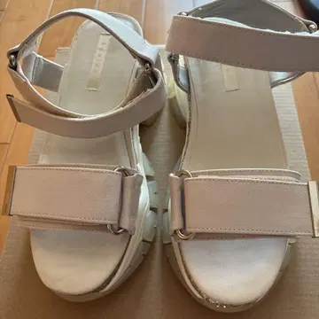 통굽 베이지 샌들 앵클 스트랩 포함