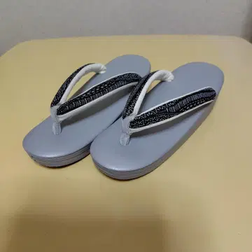 회색 조리 고토지마 끈의 코