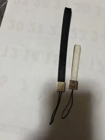 스트랩 블랙 화이트