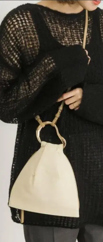 르 벨니 링 미니 숄더백 M 가죽 베이지