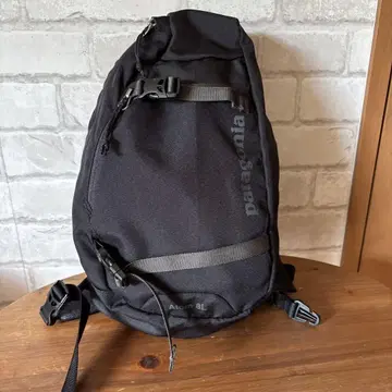 patagonia Atom 8L 블랙 슬링백