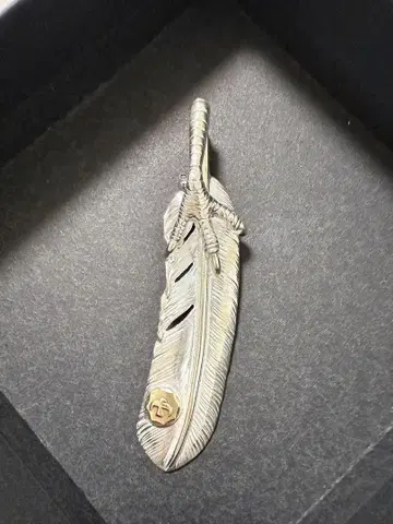 실버 깃털 모양 펜던트