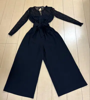 검은색 레이스 긴팔 점프수트 ZARA