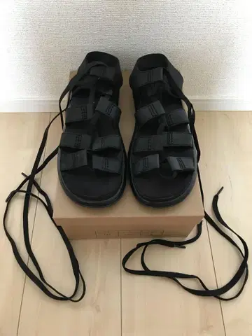 Dr. Martens KRISTINA/크리스티나 레이스업 샌들
