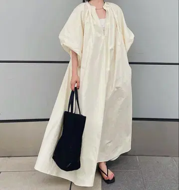 ETRE TOKYO 볼륨 슬리브 스키퍼 롱 원피스