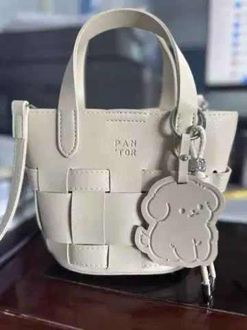 PAN TOR 화이트 숄더백