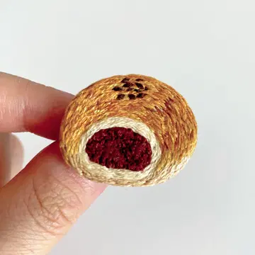 단팥빵 손자수 브로치