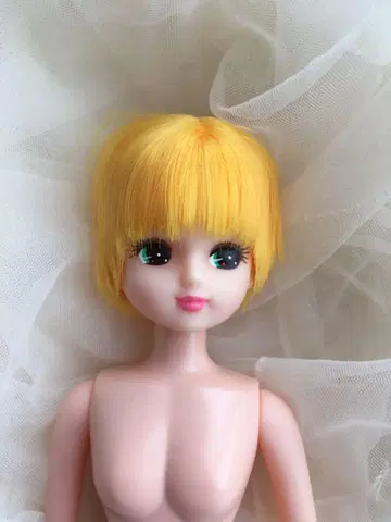 리카짱 캐슬 인형 교실 옐로우 컬러 숏 헤어