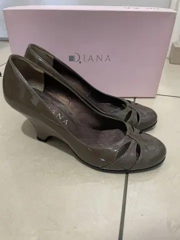 Diana 에나멜 웨지힐 올리브 그린