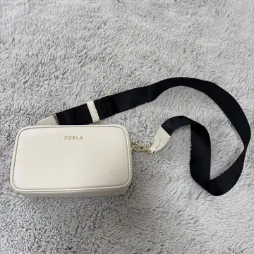 FURLA 화이트 숄더백