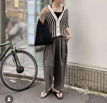 블랙 앤 화이트 스트라이프 가디건