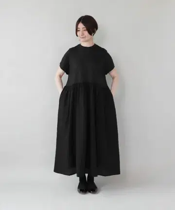 mumokuteki 이소재 콤비 프렌치 슬리브 원피스 BLACK