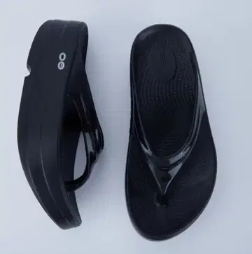 새상품 OOFOS 통굽 우포스 비치 샌들 블랙 스포츠 샌들