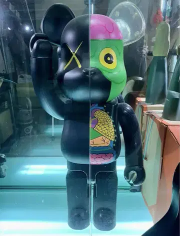 KAWS x 베어브릭 1000% 블랙 해부 버전
