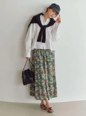 새상품급 23SS Shinzone FLASYHY FLOWER SKIRT