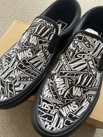 VANS 슬립온 화이트/블랙 로고 프린트