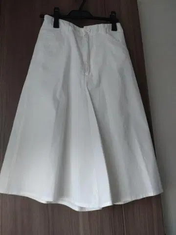 MACPHEE 화이트 플레어 큐롯 팬츠
