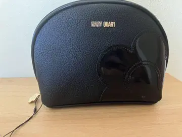MASY QUANT 슈링크 데이지 패치 라운드 파우치 L (블랙)