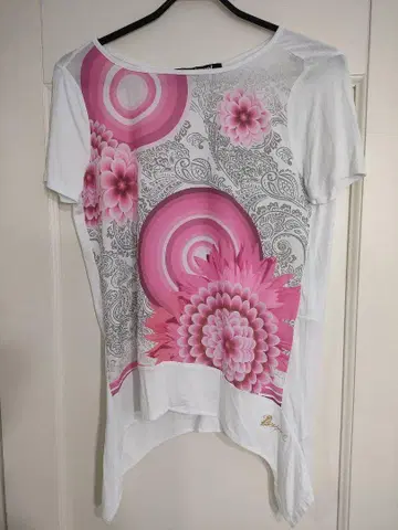 새상품급 Desigual 데시구알 비대칭 T셔츠 S 화이트