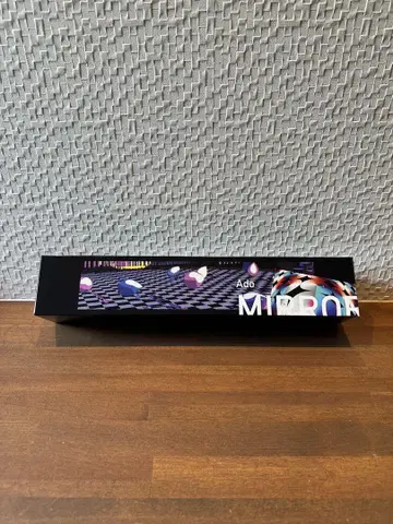Ado [잔몽] POP-UP STORE MIRROR 메탈릭 포스터