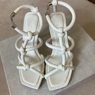 JIMMY CHOO 화이트 샌들 35