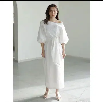 anuans 리플 비대칭 넥 원피스