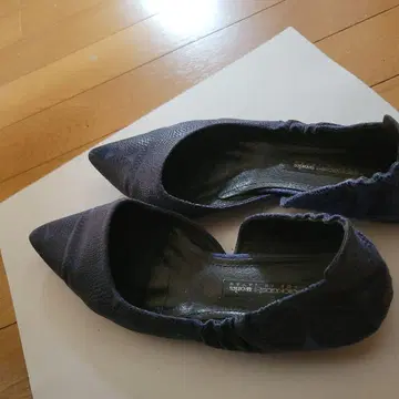 다크 블루 스틸레토 힐