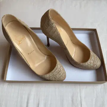 Christian Louboutin 하이힐 베이지