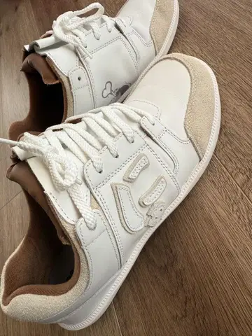 뉴 스니커즈 25.0cm