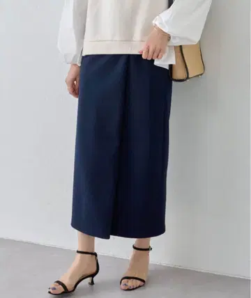 [새상품급] BEARDSLEY 허리 리브 부클 스커트 네이비