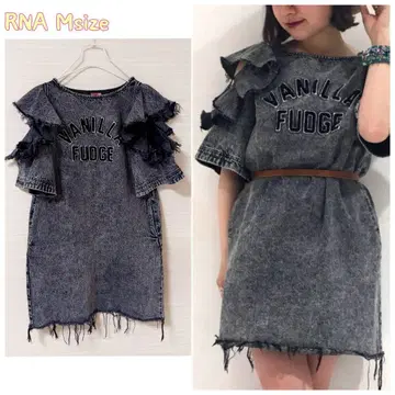 RNA 오픈 숄더 데님 원피스