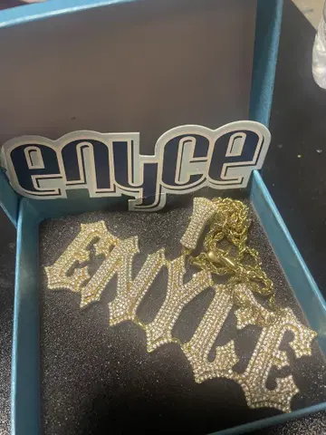박스 포함 Enyce 크리스탈 목걸이 골드
