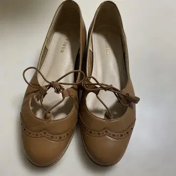 BARCLAY 브라운 오픈토 플랫슈즈