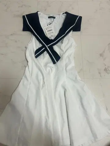 세일러 카라 슬리브리스 원피스 ZARA