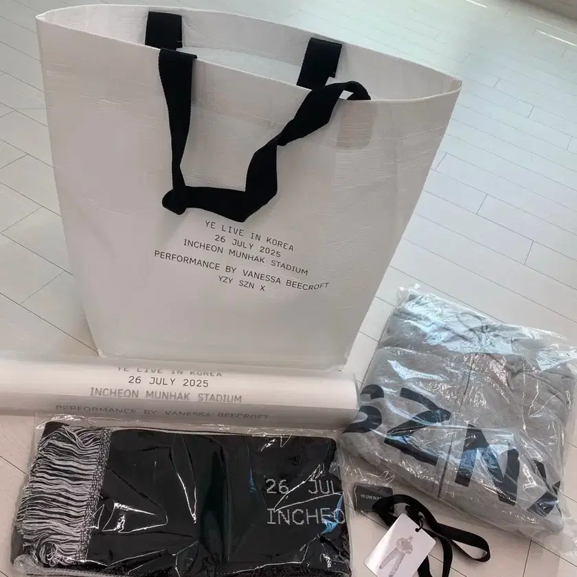 Shop Yeezy후드 on Bunjang Global Site - No more Korean account!