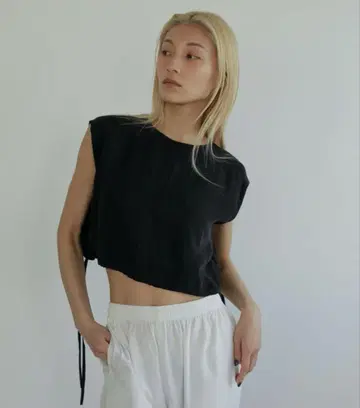 anuke 앤누크 Sleeveless Drawstring Tops