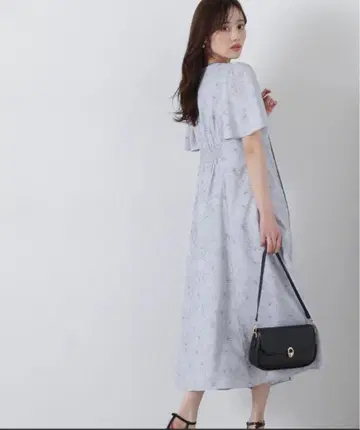 프로포션 바디 드레싱 배색 라인 꽃무늬 원피스