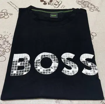 HUGO BOSS 미사용 남성용 t셔츠 XL 택 표기 택은 없습니다.