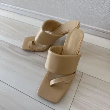 베이지 오픈토 샌들
