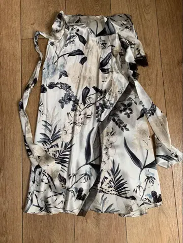 [ 새상품급 ] 보태니컬 무늬 랩스커트 Max Mara