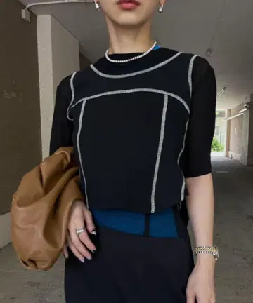 ameri 미국 DOCKING SHEER CUT TOP 시어 티셔츠