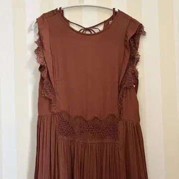 브라운 플레어 드레스 레이스