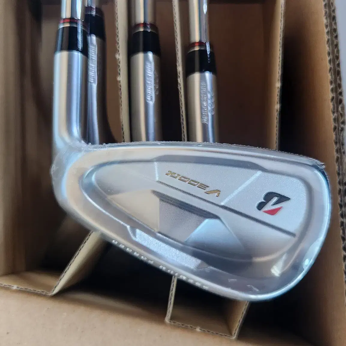 【超美品8本セット】BRIDGESTONE GOLF v300アイアン ツアーステージじゃないですよね？ 韓国で人気のアイアン「V300