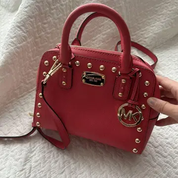 Michael Kors 핑크 스터드 숄더백