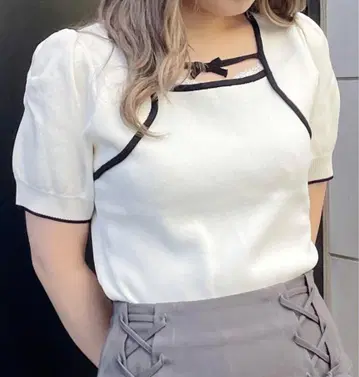 배색 파이핑 니트 화이트