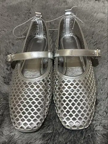 미사용 새상품 H&M 실버 메쉬 플랫슈즈 메리 제인 39